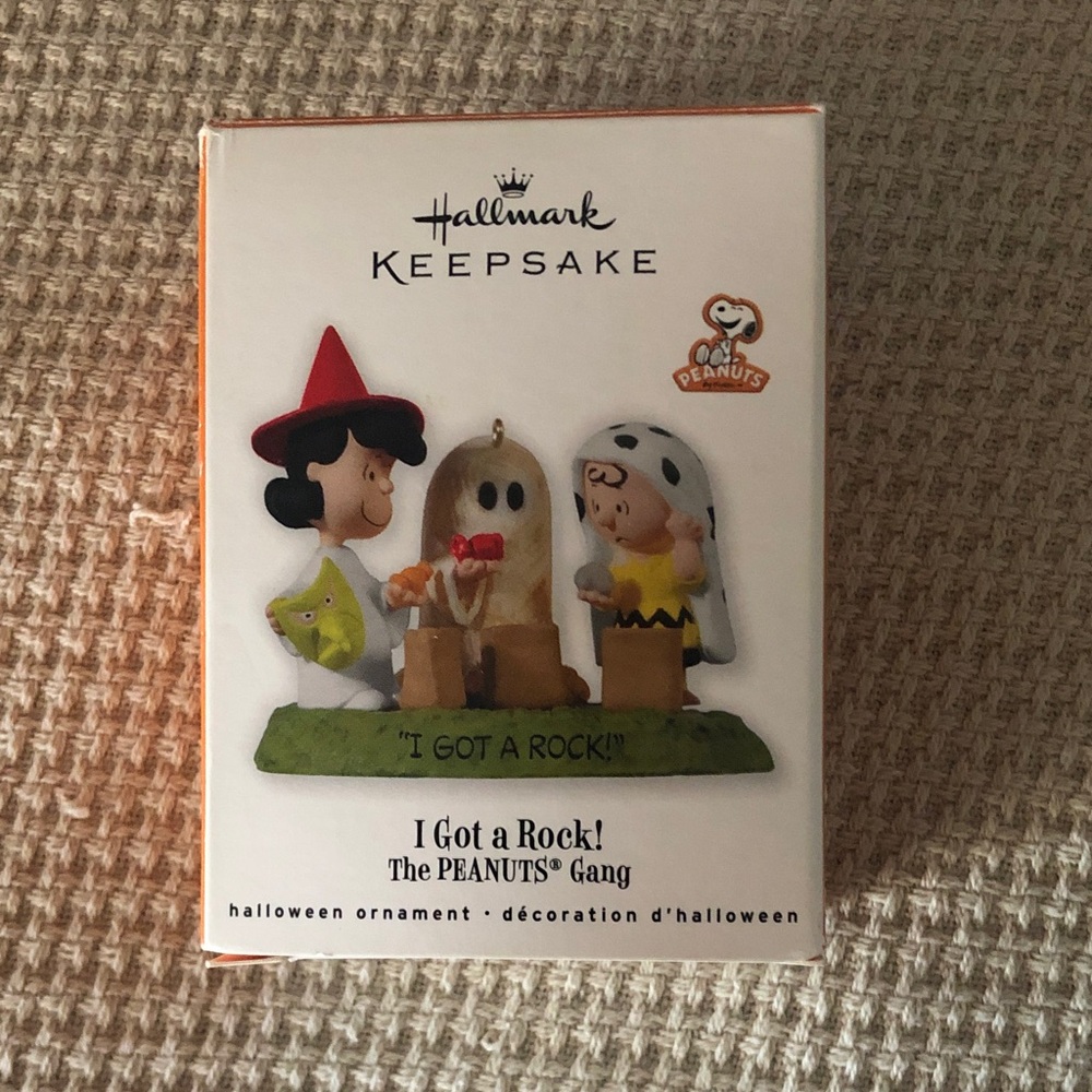 Hallmark Keepsake Peanuts Halloween Ornament